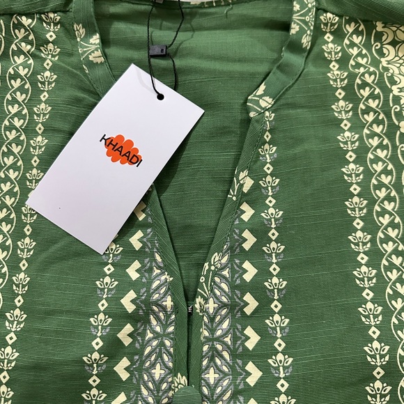 Pakistani brand Khaadi 2 piece shirt and trousers - Picture 4 of 6